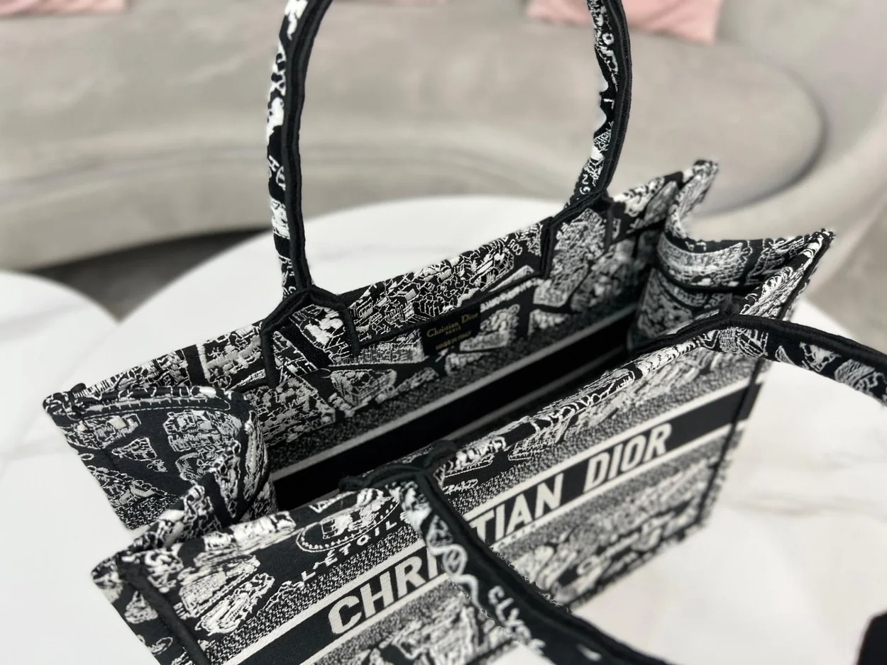 디올 플랜 드 파리 자수 북 토트 미디움 백