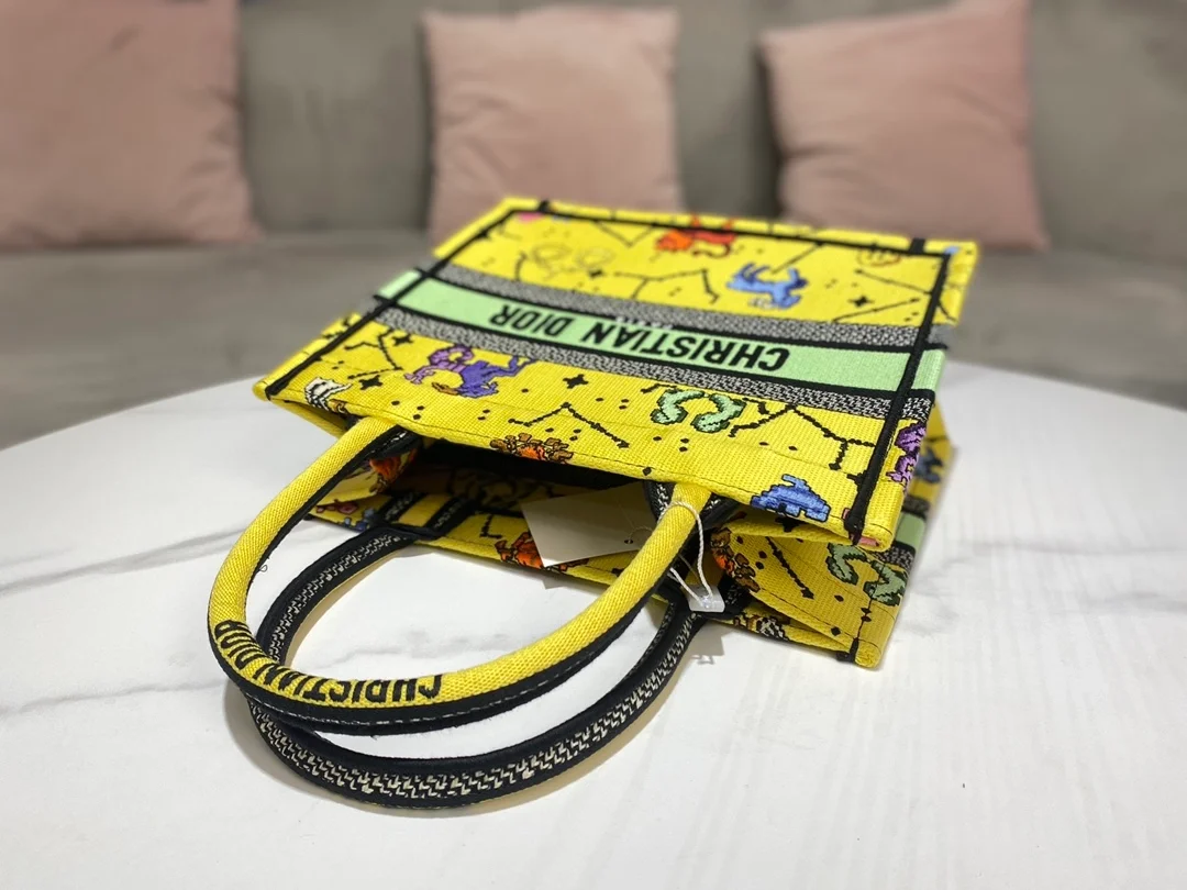 디올 픽셀 조디악 자수 북 토트 스몰 백 옐로우