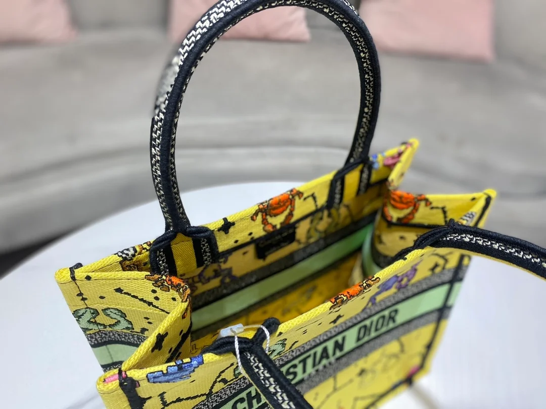 디올 픽셀 조디악 자수 북 토트 스몰 백 옐로우
