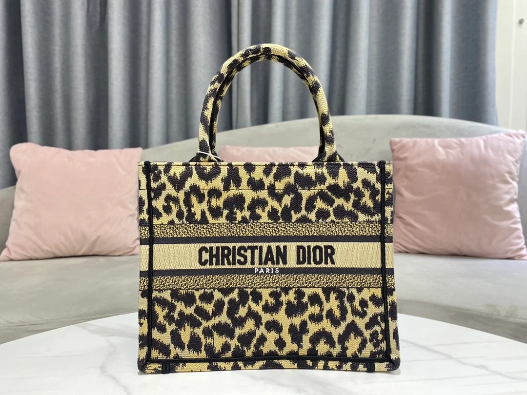 디올 mizza 레오파드 북 토트 스몰 백