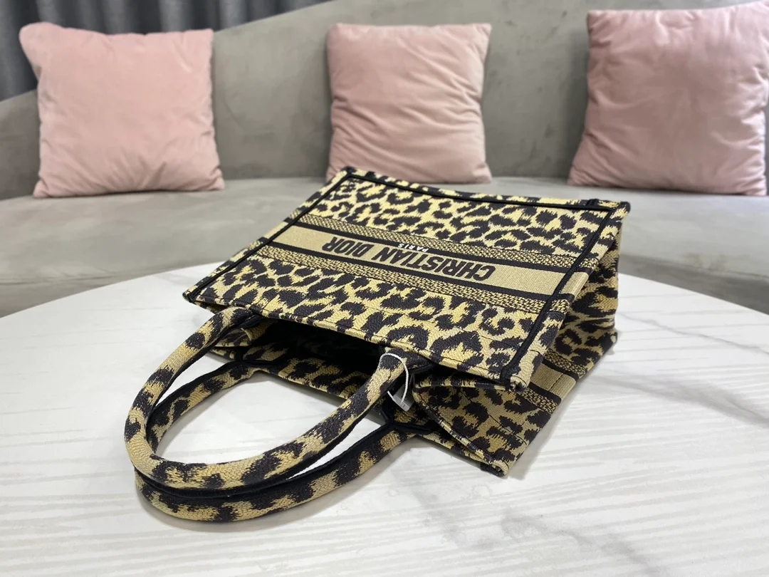 디올 mizza 레오파드 북 토트 스몰 백
