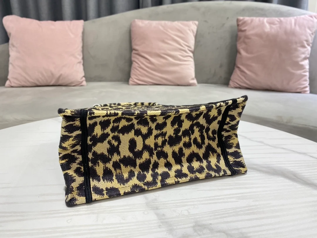 디올 mizza 레오파드 북 토트 스몰 백