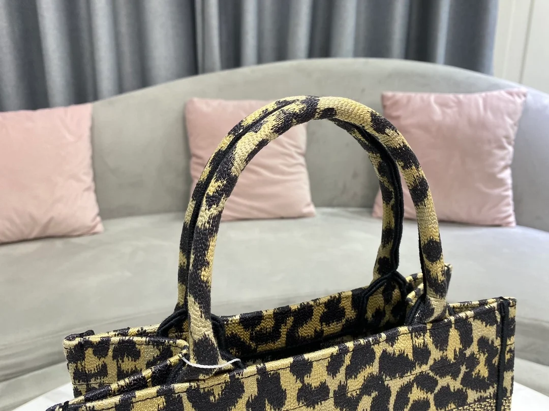 디올 mizza 레오파드 북 토트 스몰 백