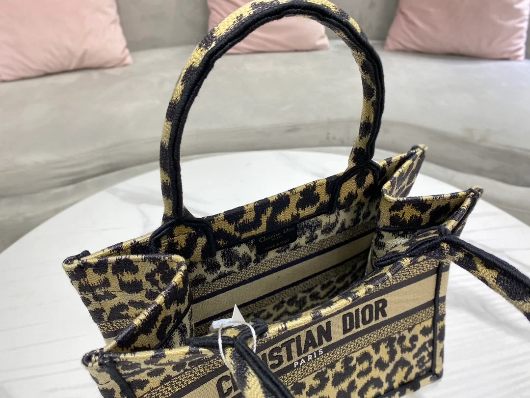 디올 mizza 레오파드 북 토트 스몰 백