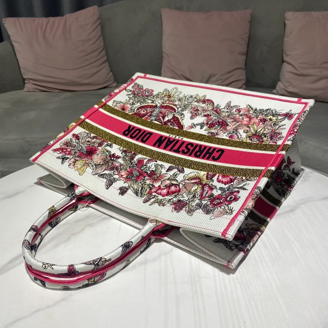 디올 멀티컬러 나비 자수 북 토트 라지 백