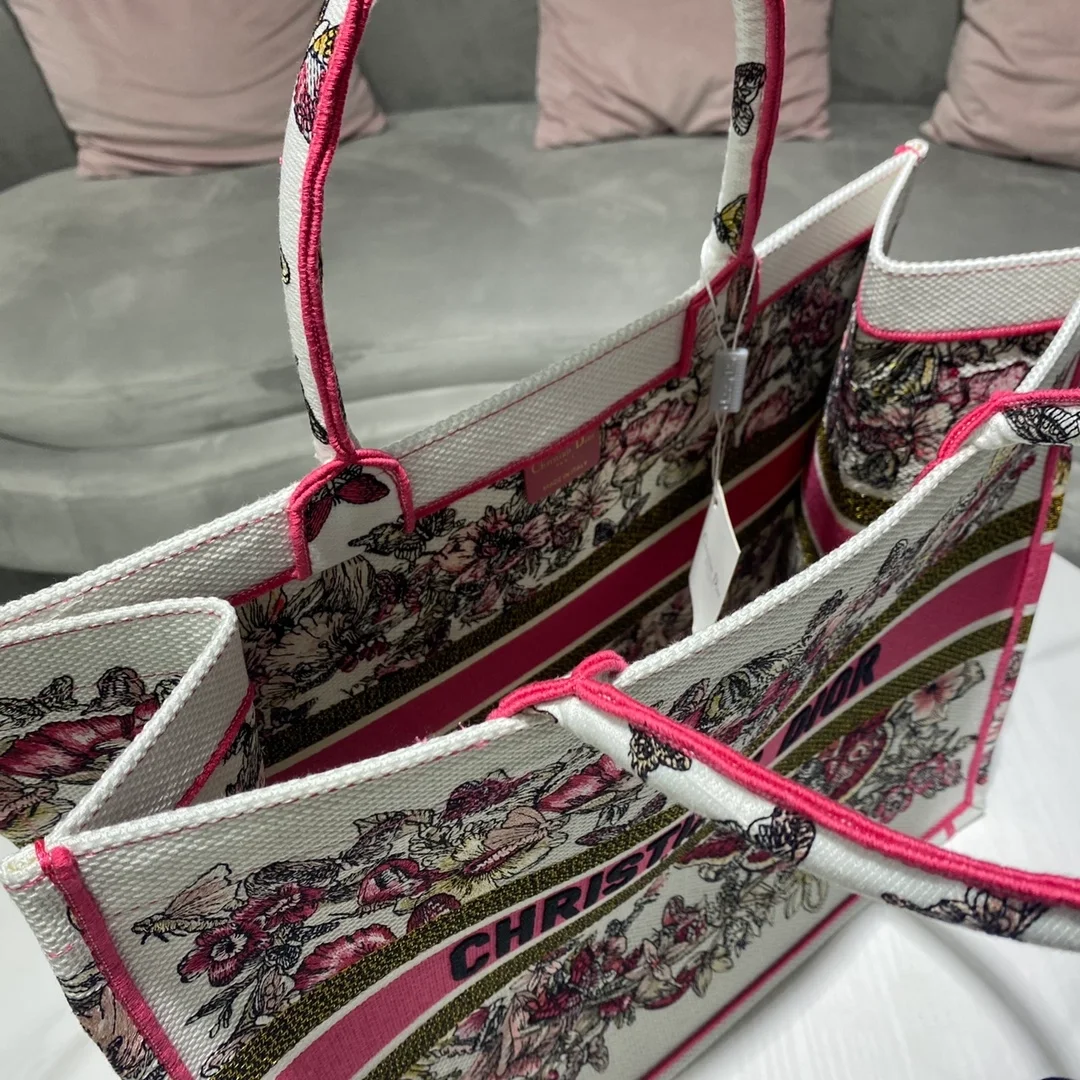 디올 멀티컬러 나비 자수 북 토트 라지 백