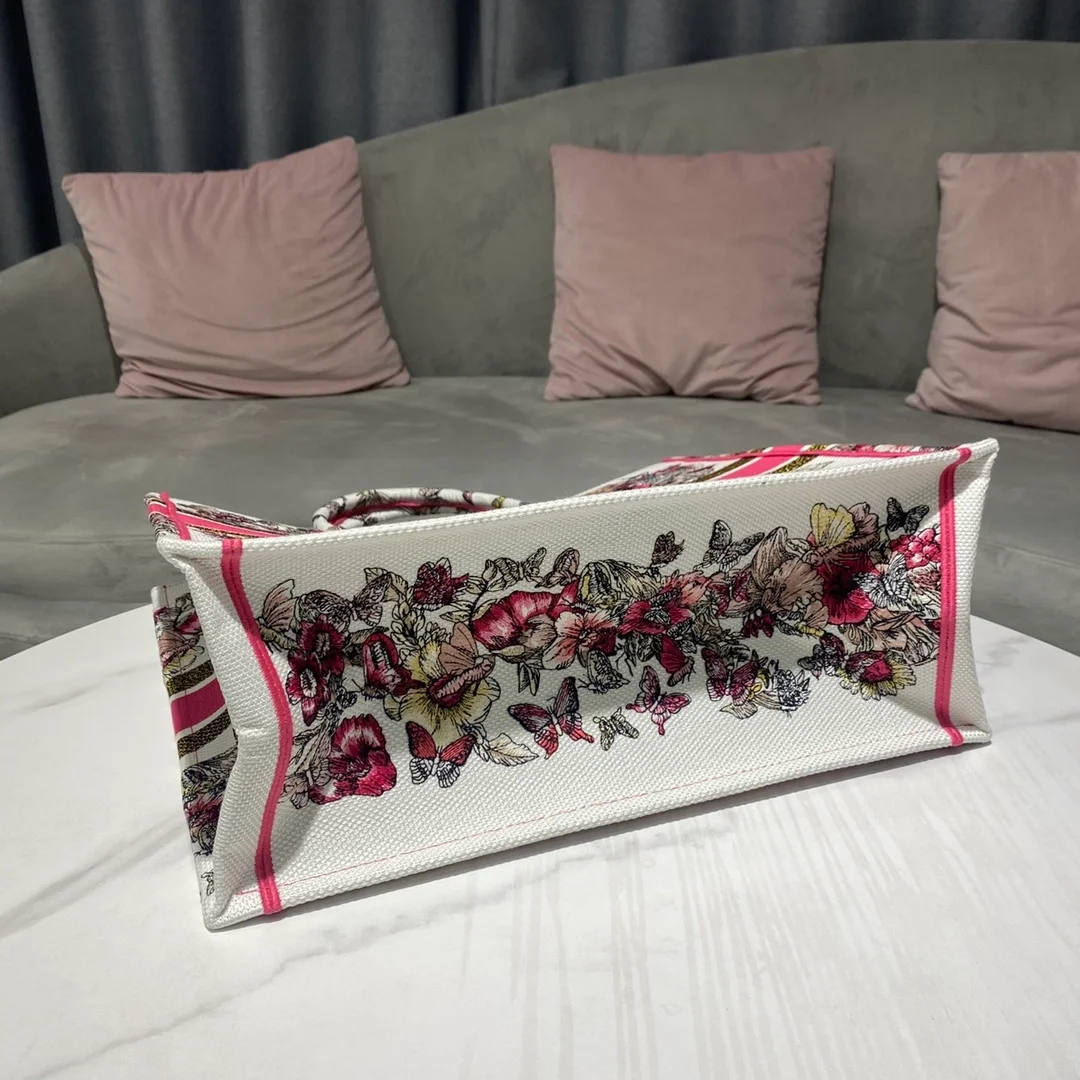 디올 멀티컬러 나비 자수 북 토트 라지 백