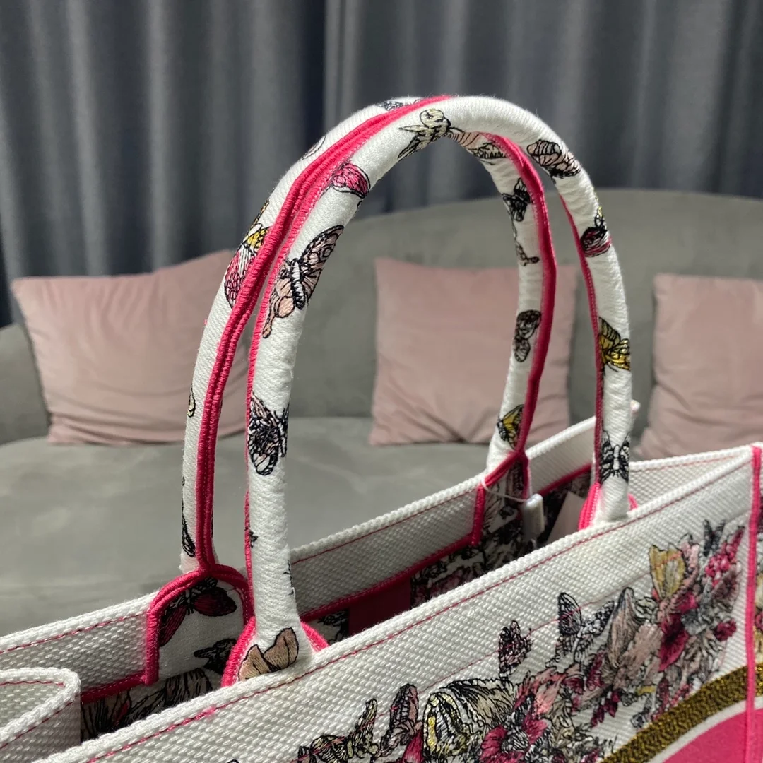 디올 멀티컬러 나비 자수 북 토트 라지 백