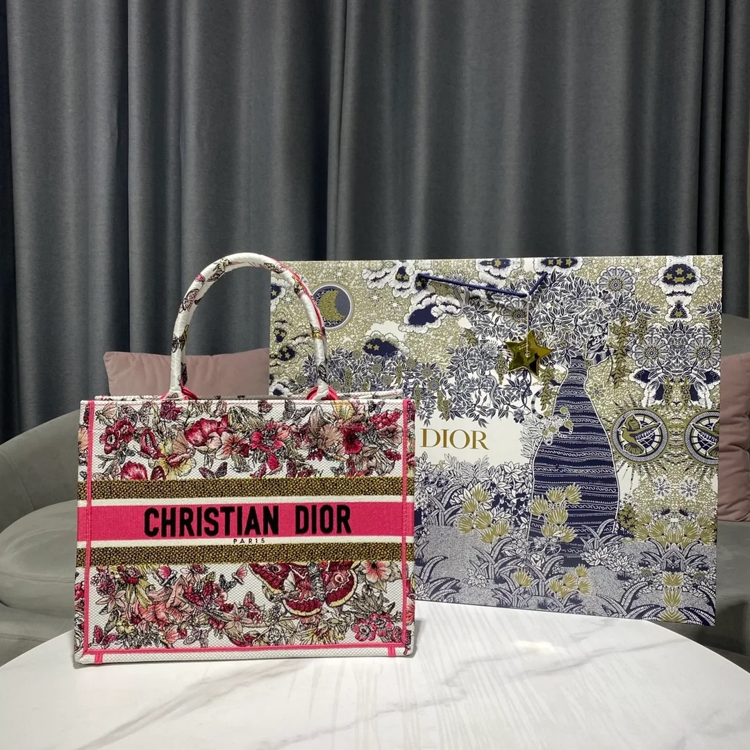 디올 멀티컬러 나비 자수 북 토트 미디움 백
