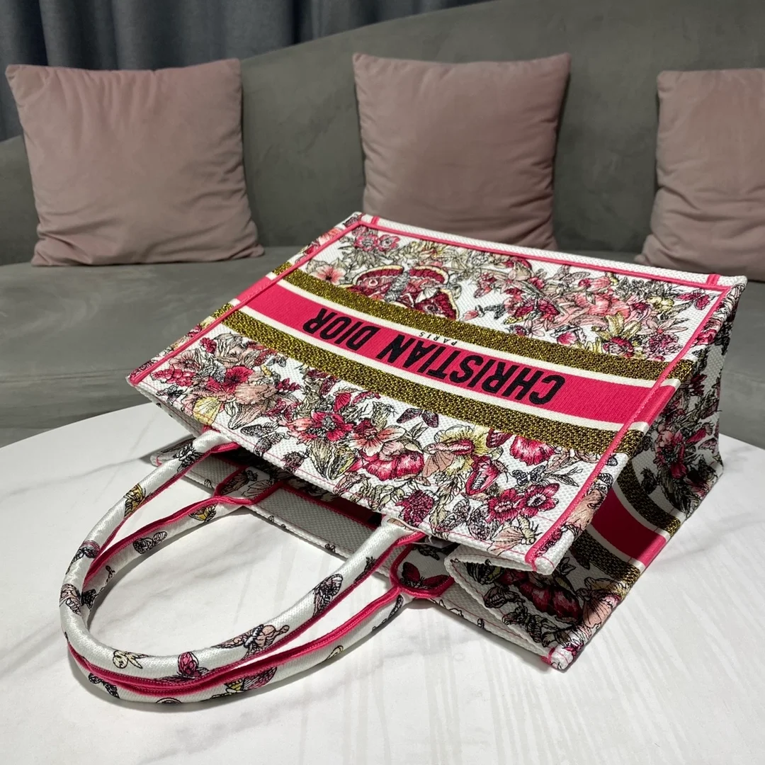 디올 멀티컬러 나비 자수 북 토트 미디움 백