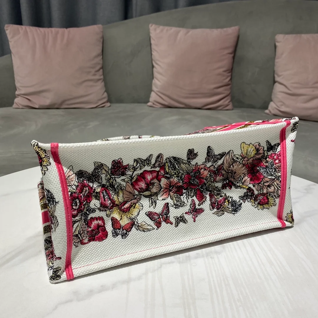 디올 멀티컬러 나비 자수 북 토트 미디움 백