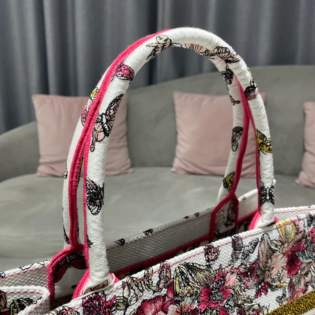 디올 멀티컬러 나비 자수 북 토트 미디움 백