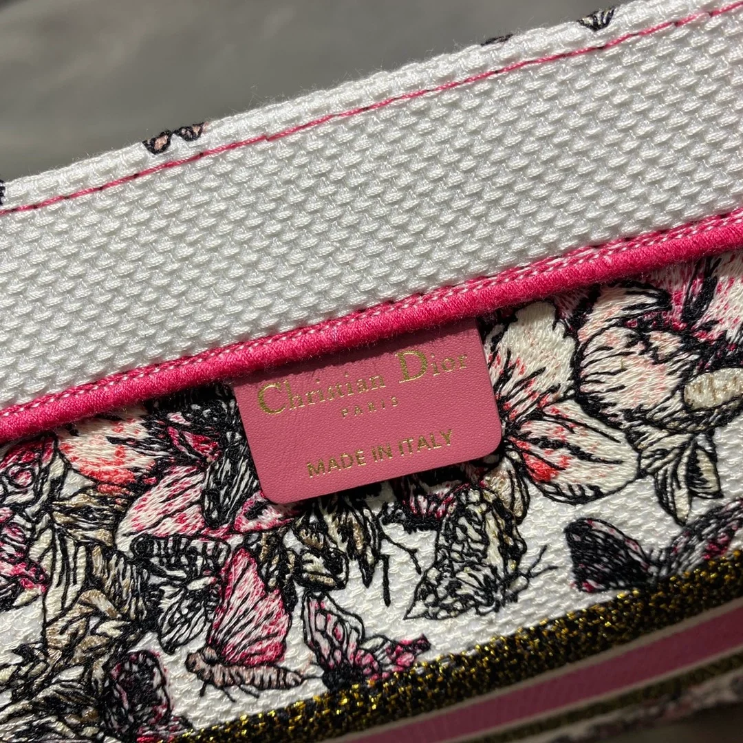 디올 멀티컬러 나비 자수 북 토트 미디움 백