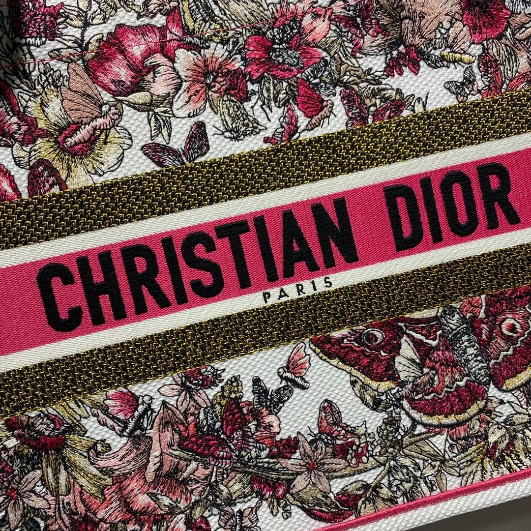 디올 멀티컬러 나비 자수 북 토트 미디움 백