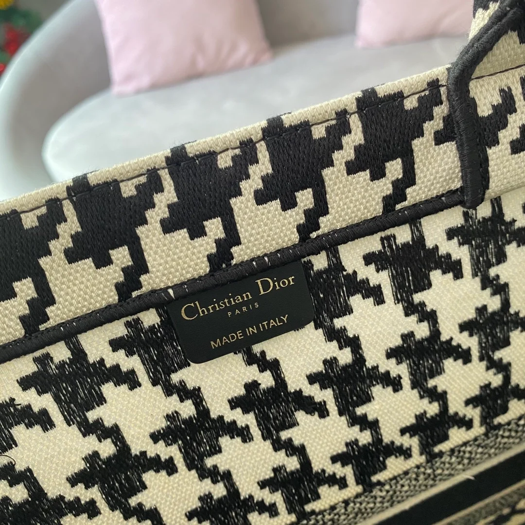 디올 하운즈투스 북 토트 라지 백