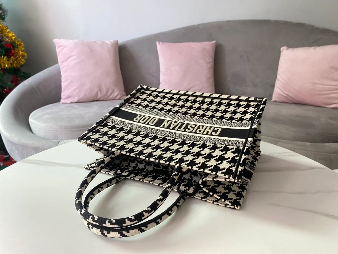 디올 하운즈투스 북 토트 미디움 백