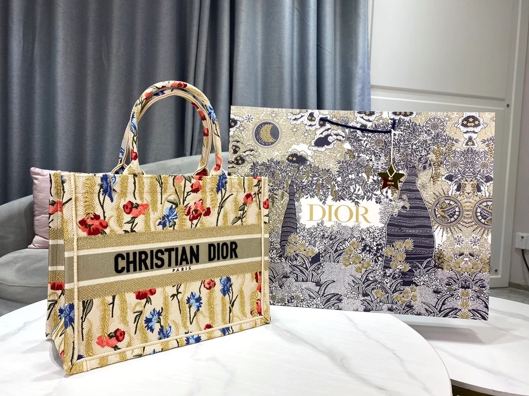 디올 플로라 자수 북 토트 미디움 백