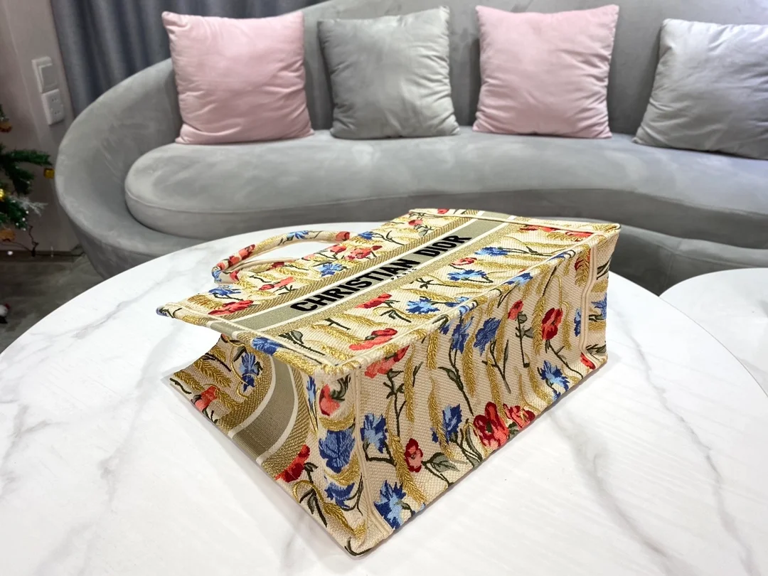 디올 플로라 자수 북 토트 미디움 백