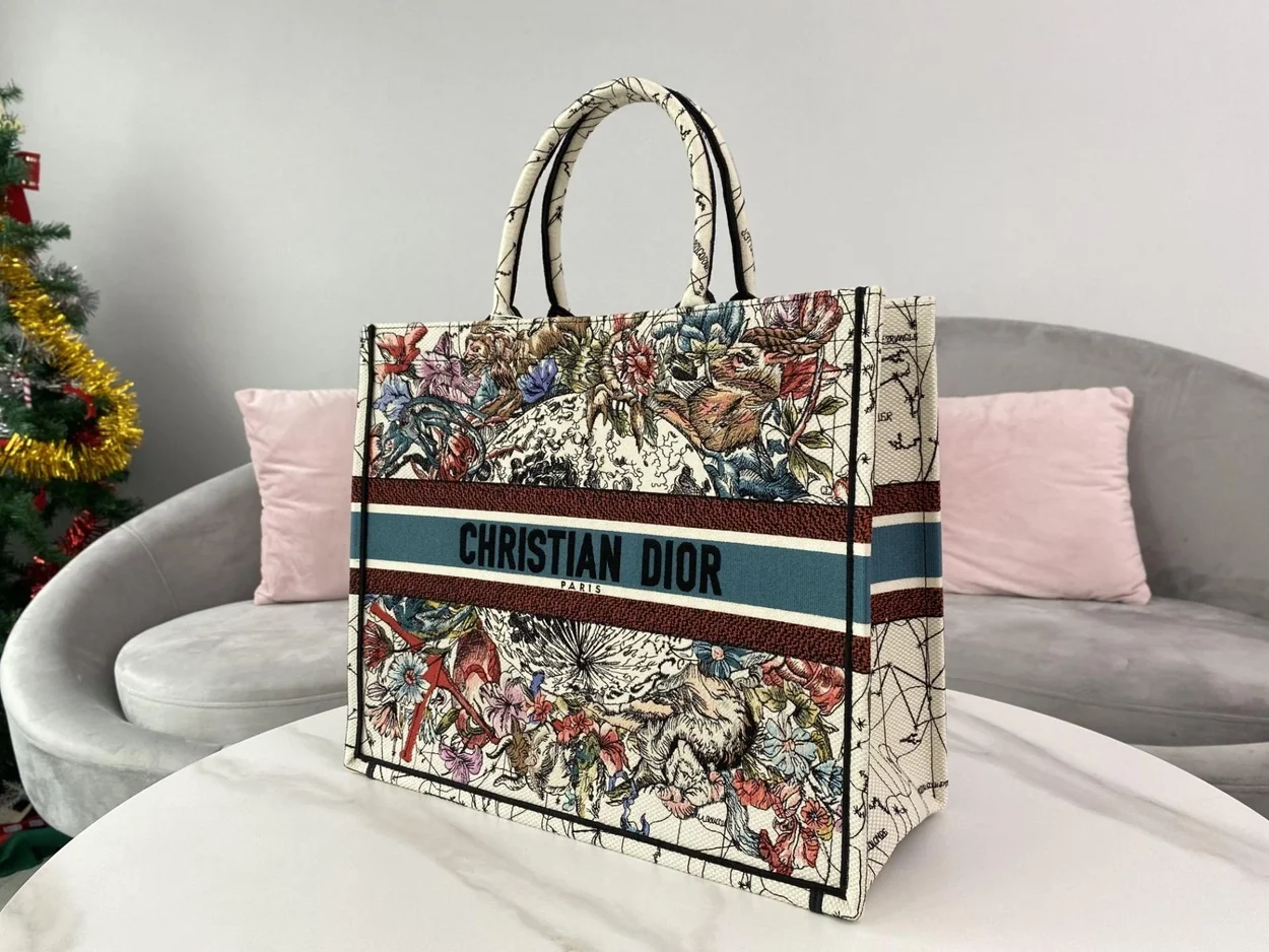 디올 멀티컬러 별자리 자수 북 토트 라지 백