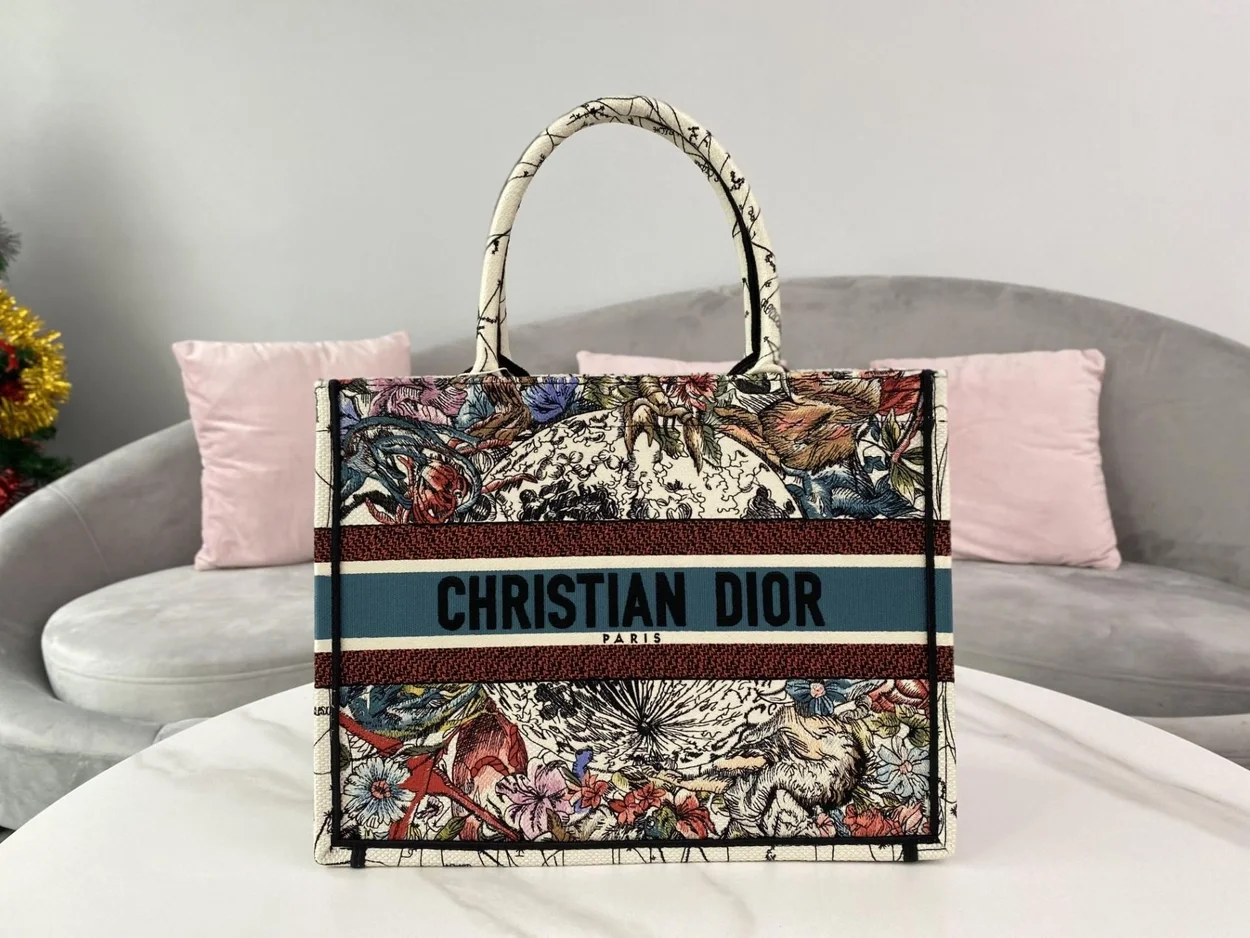디올 멀티컬러 별자리 자수 북 토트 미디움 백
