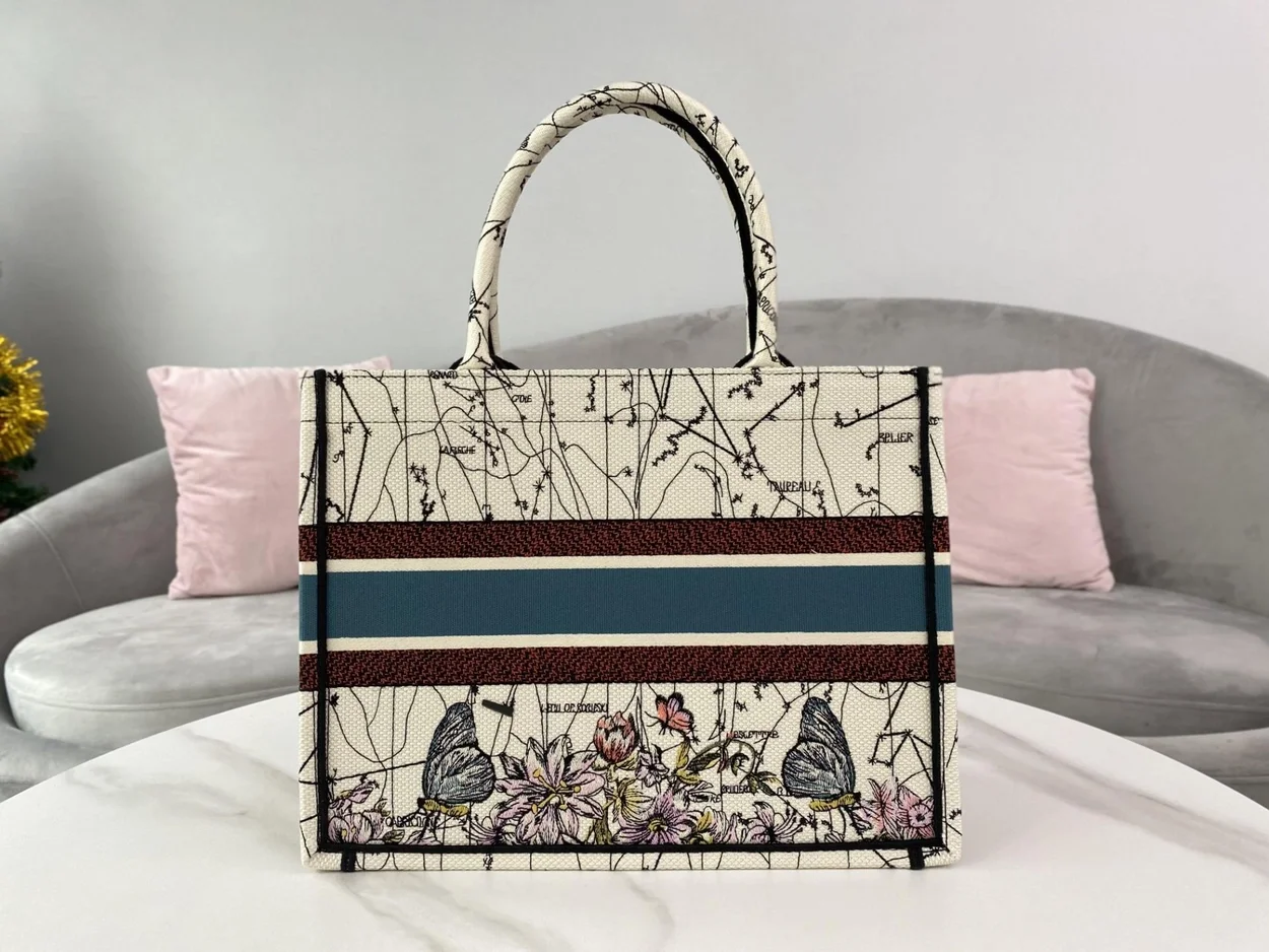 디올 멀티컬러 별자리 자수 북 토트 미디움 백