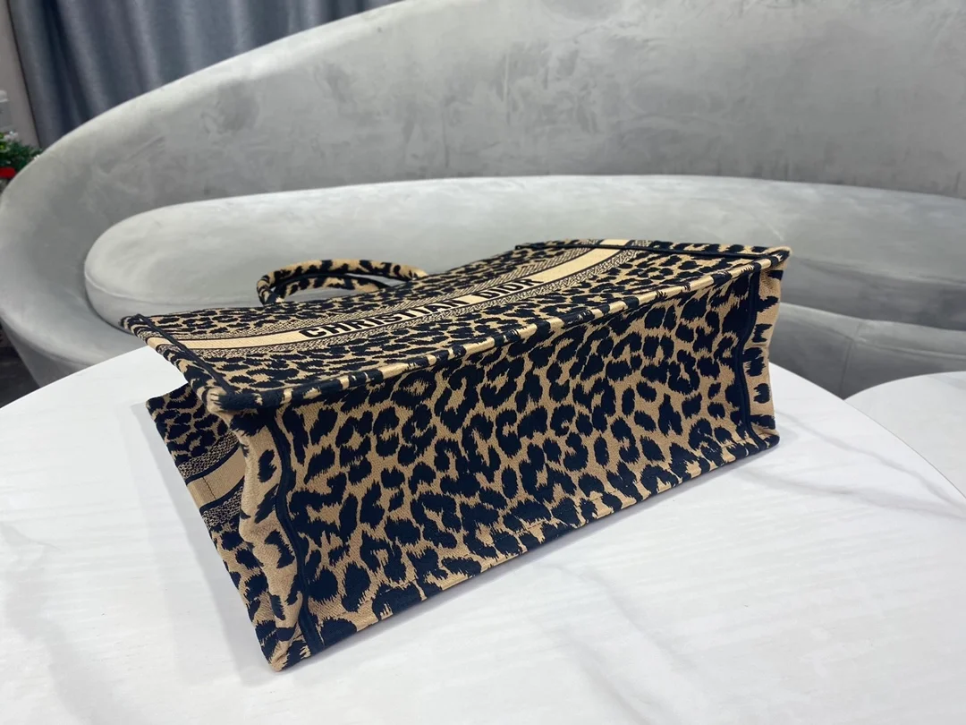 디올 레오파드 북 토트 라지 백