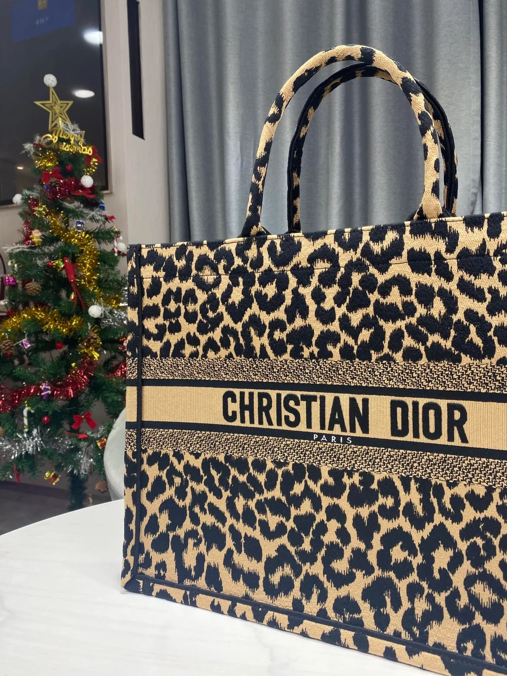 디올 레오파드 북 토트 라지 백