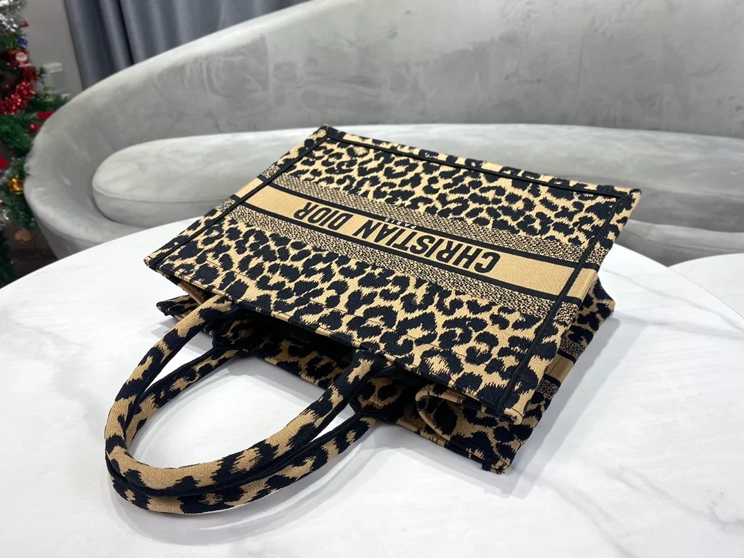 디올 레오파드 북 토트 미디움 백