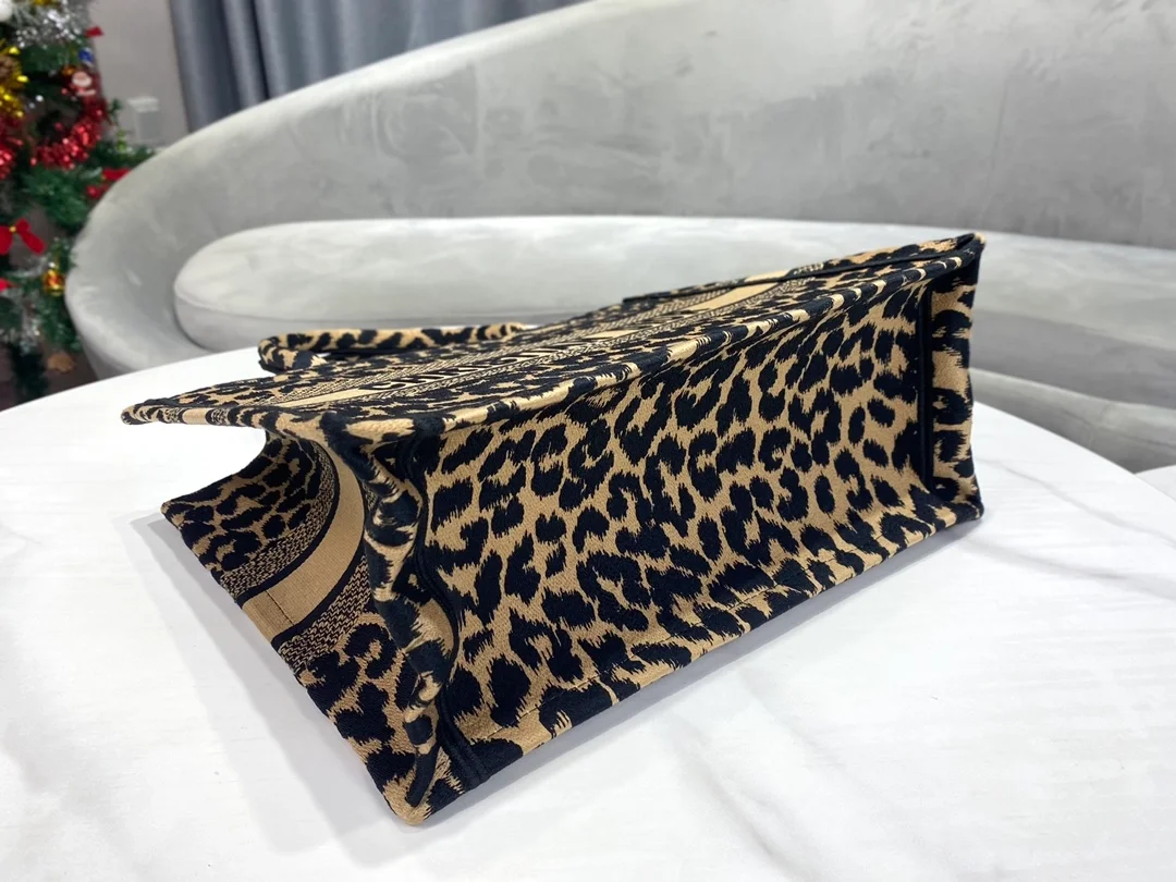 디올 레오파드 북 토트 미디움 백