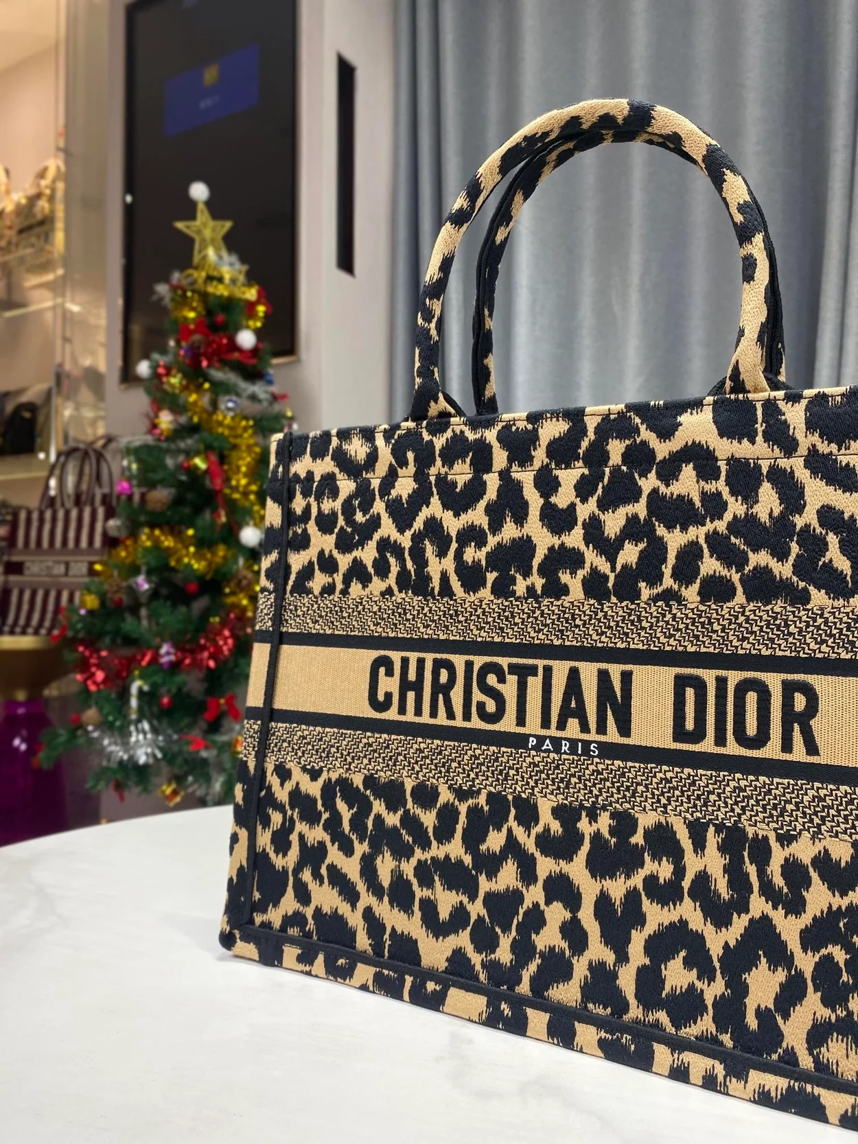 디올 레오파드 북 토트 미디움 백