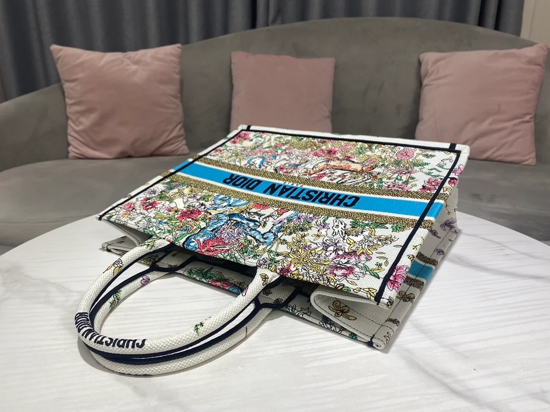 디올 북 토트 라떼 멀티컬러 라지 백