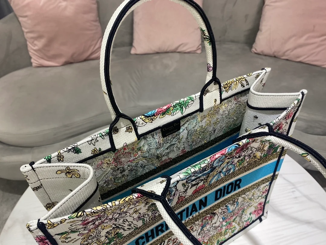 디올 북 토트 라떼 멀티컬러 라지 백