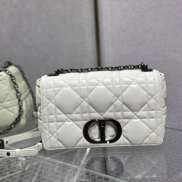 디올 카로 미디움 화이트