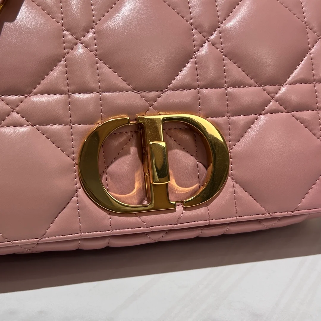 디올 카로 미디움 백 로즈 퀼트