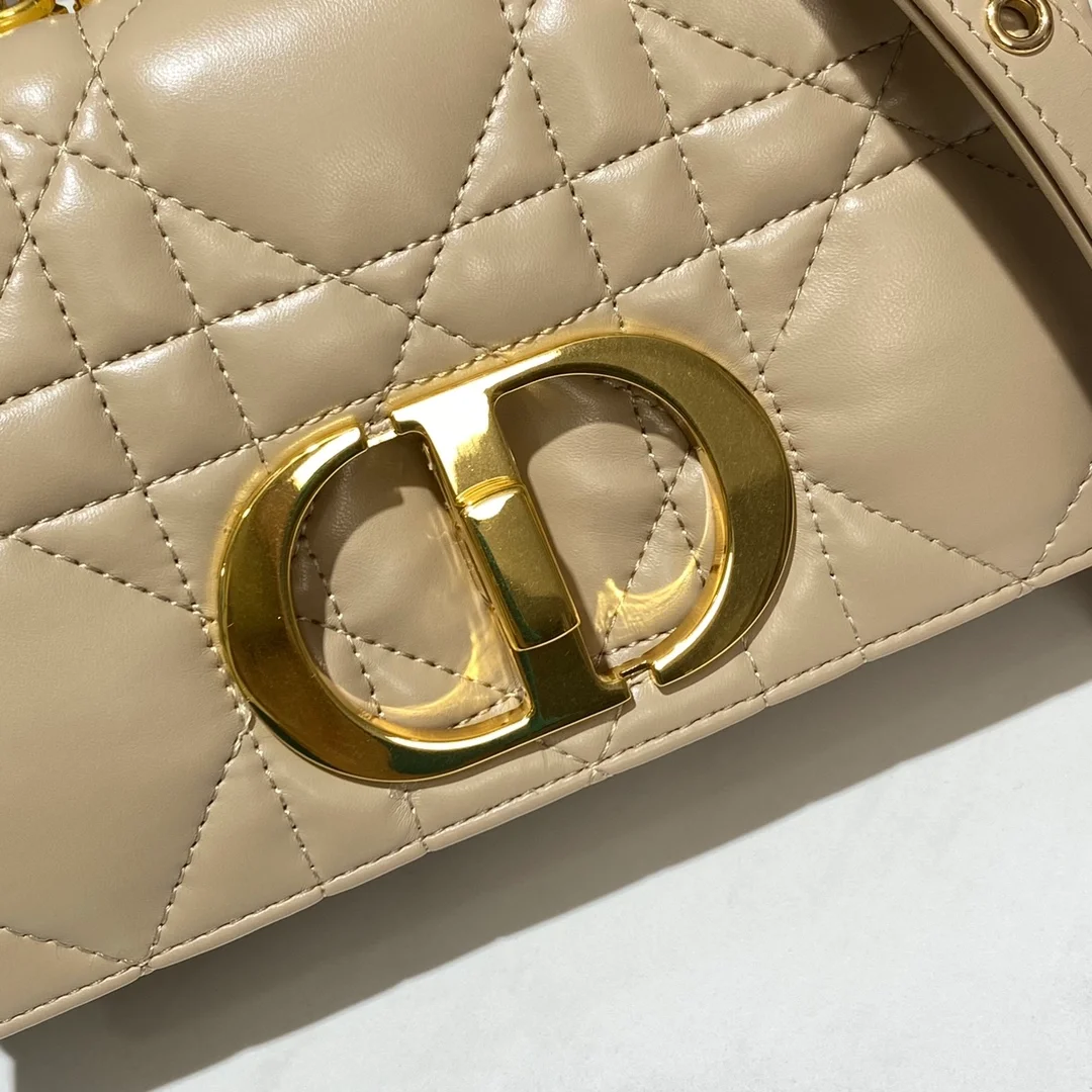 디올 스몰 카로 백 카프스킨 샌드