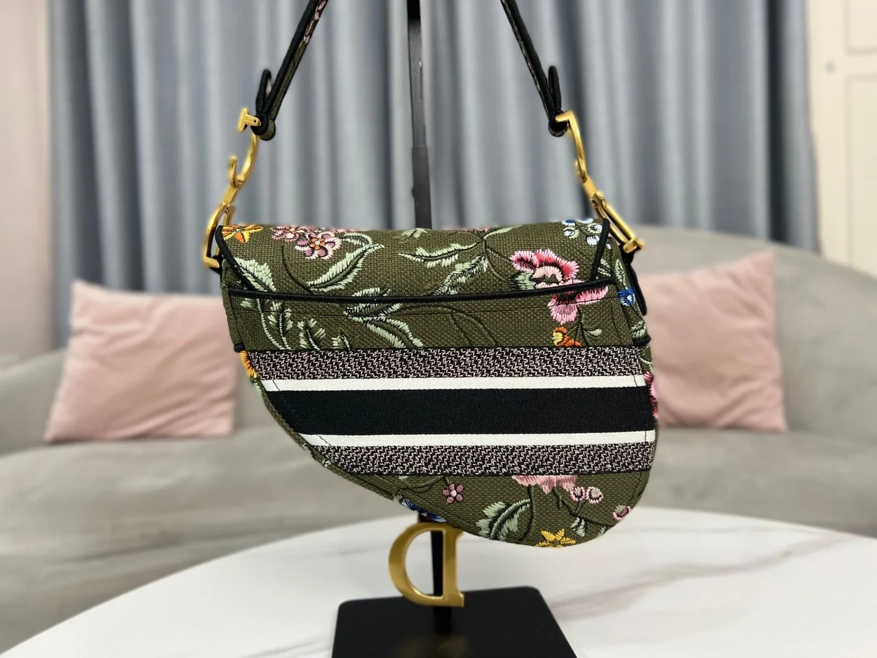 디올 그린 멀티 컬러 새들 백