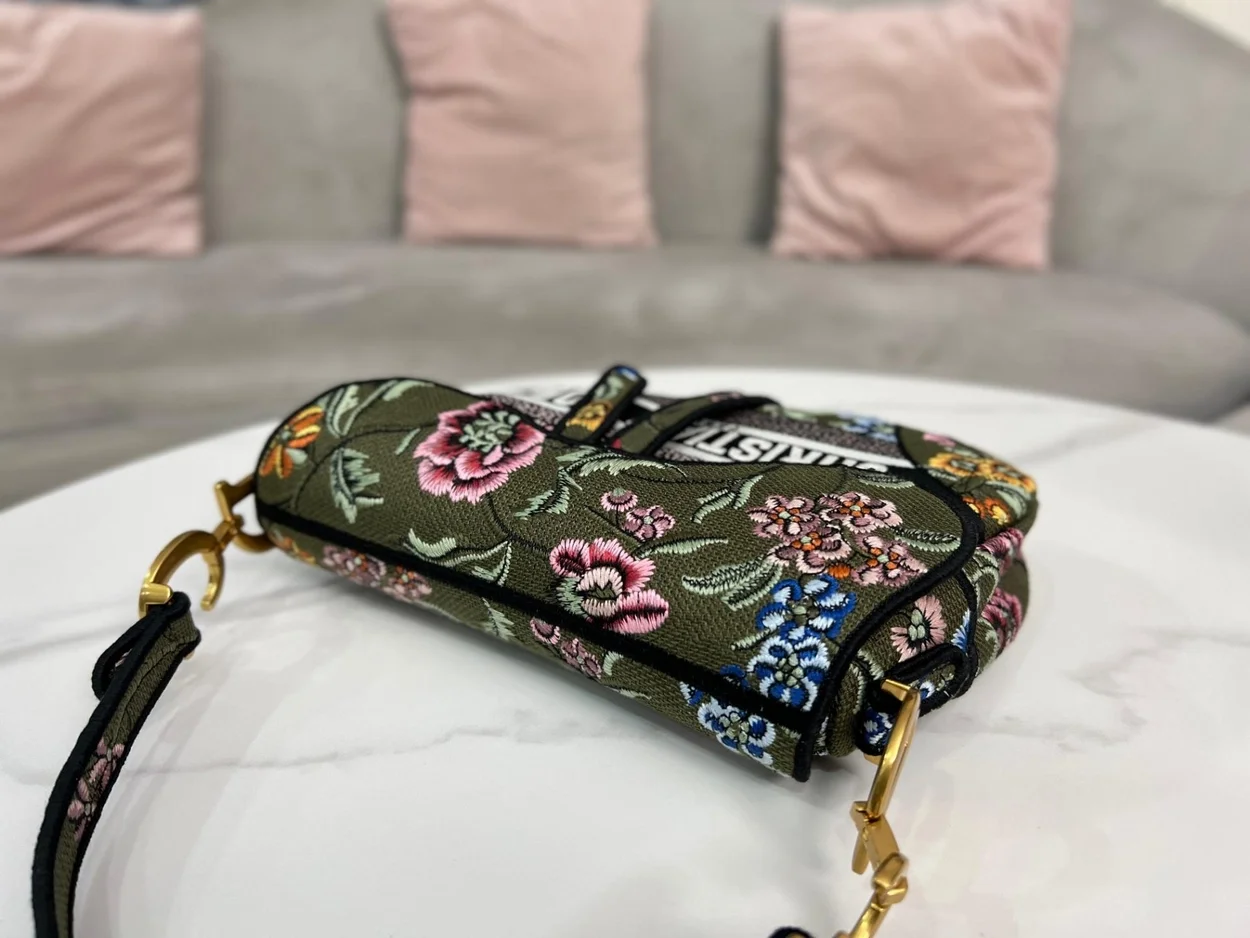 디올 그린 멀티 컬러 새들 백