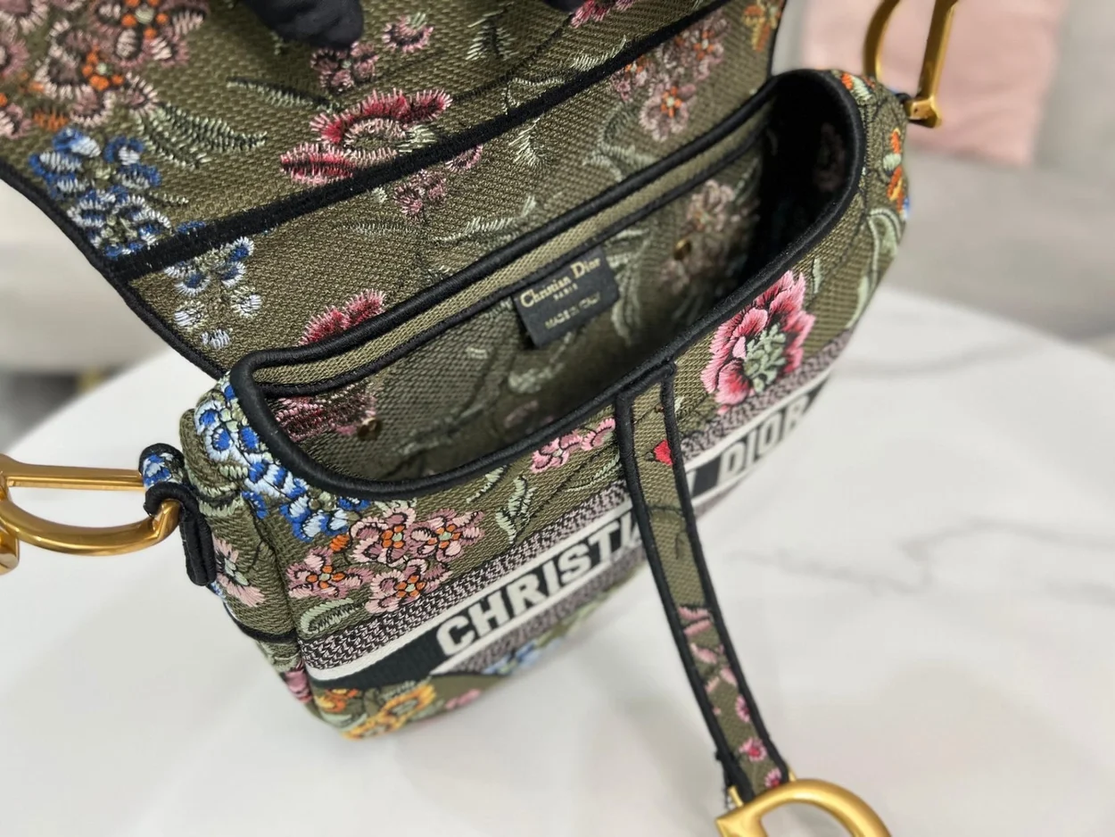 디올 그린 멀티 컬러 새들 백