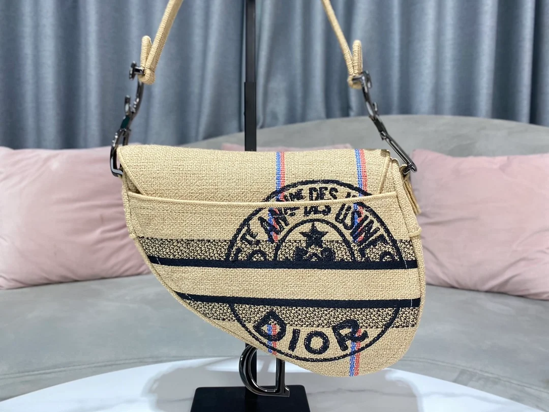 디올 유니온 자수 새들 백 베이지