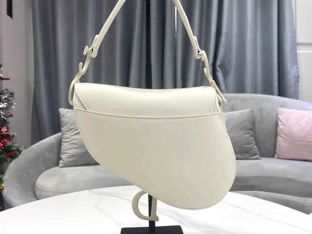 디올 매트 버클 새들 백 화이트