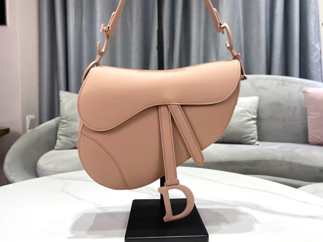 디올 매트 버클 새들 백 핑크