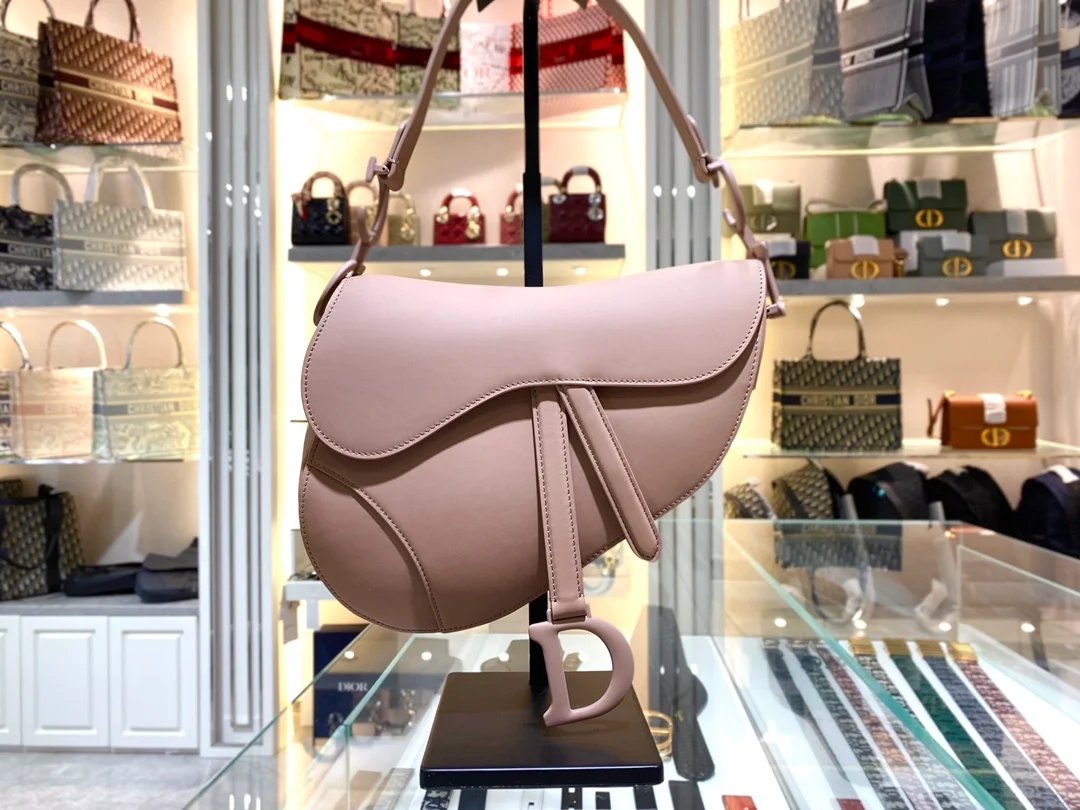 디올 매트 버클 새들 백 핑크