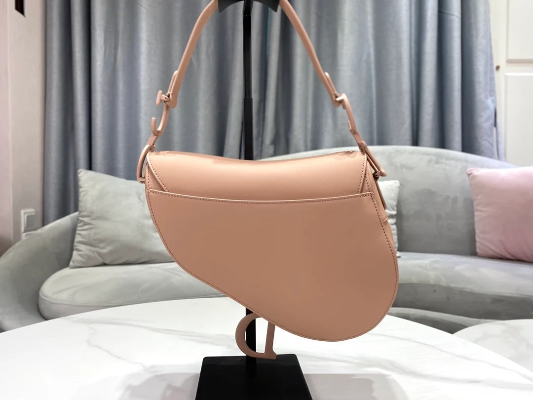 디올 매트 버클 새들 백 핑크