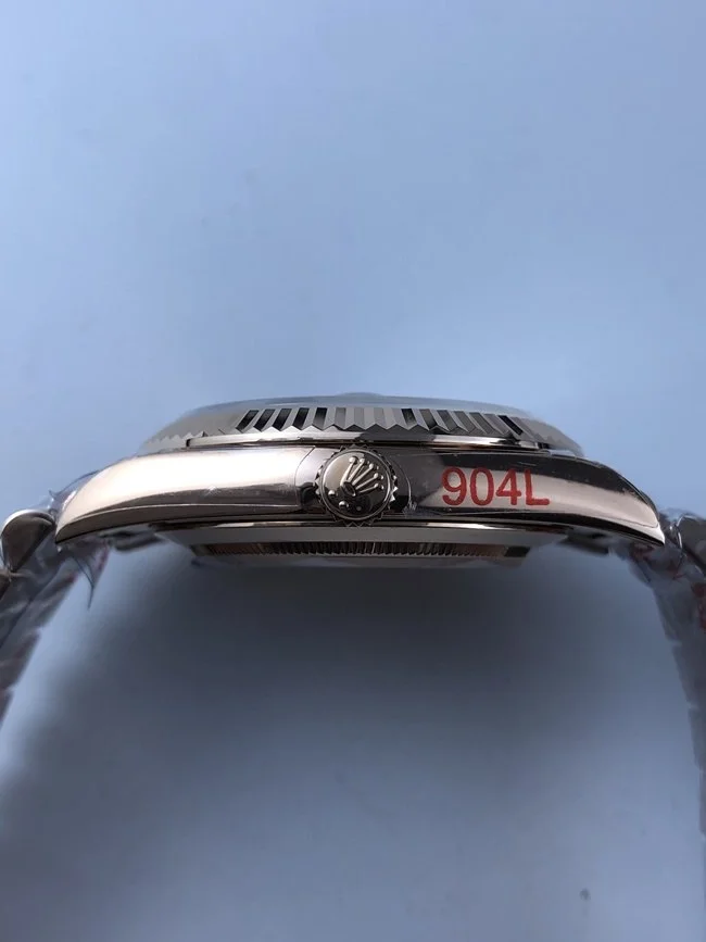 롤렉스 데이데이트 40mm 로즈골드 그린 로만 인덱스