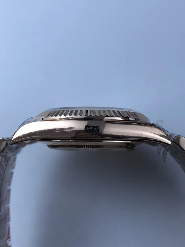 롤렉스 데이데이트 40mm 로즈골드 그린 로만 인덱스