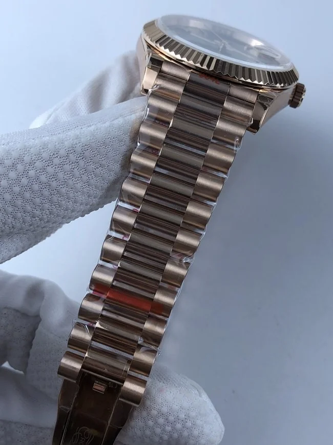 롤렉스 데이데이트 40mm 로즈골드 그린 로만 인덱스