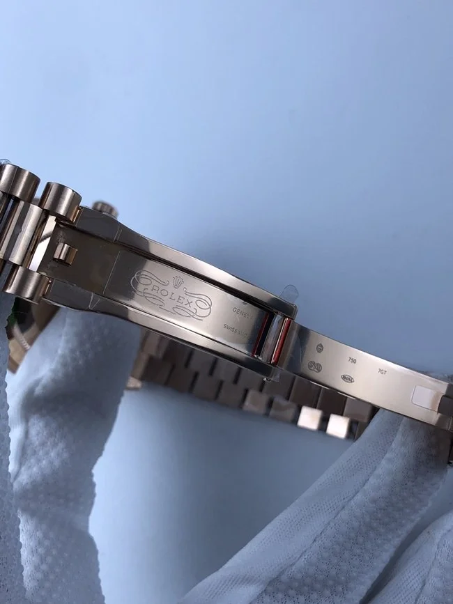 롤렉스 데이데이트 40mm 로즈골드 그린 로만 인덱스