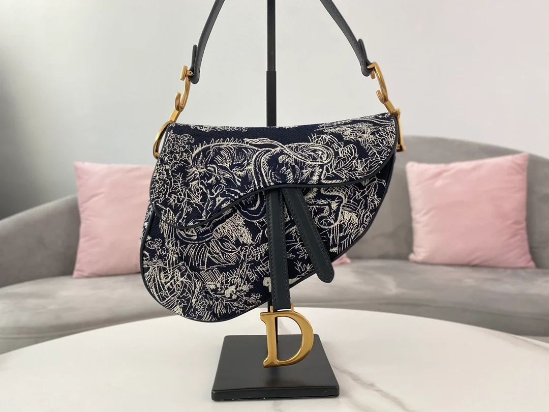 디올 레이디 새들 숄더 백 네이비