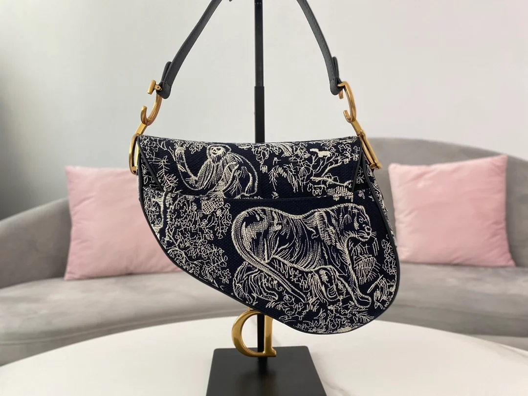 디올 레이디 새들 숄더 백 네이비