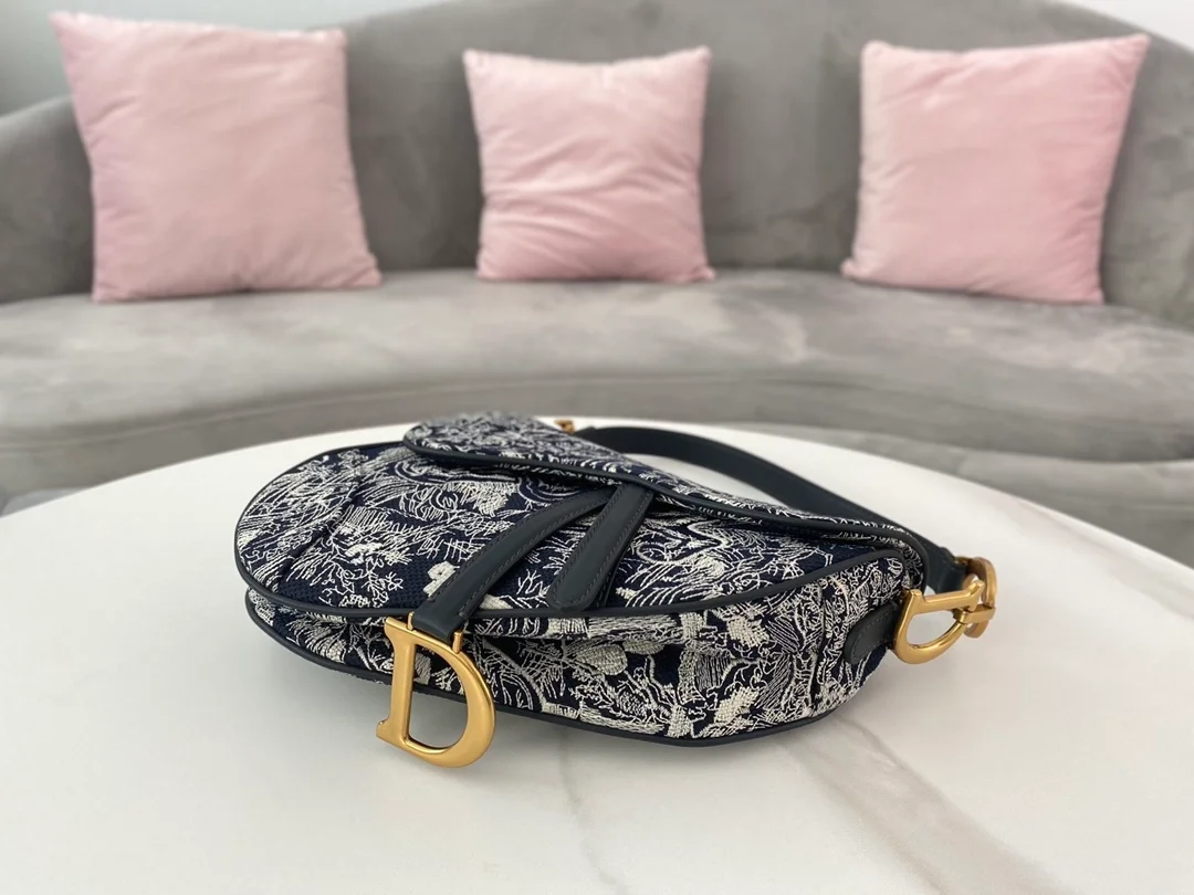 디올 레이디 새들 숄더 백 네이비